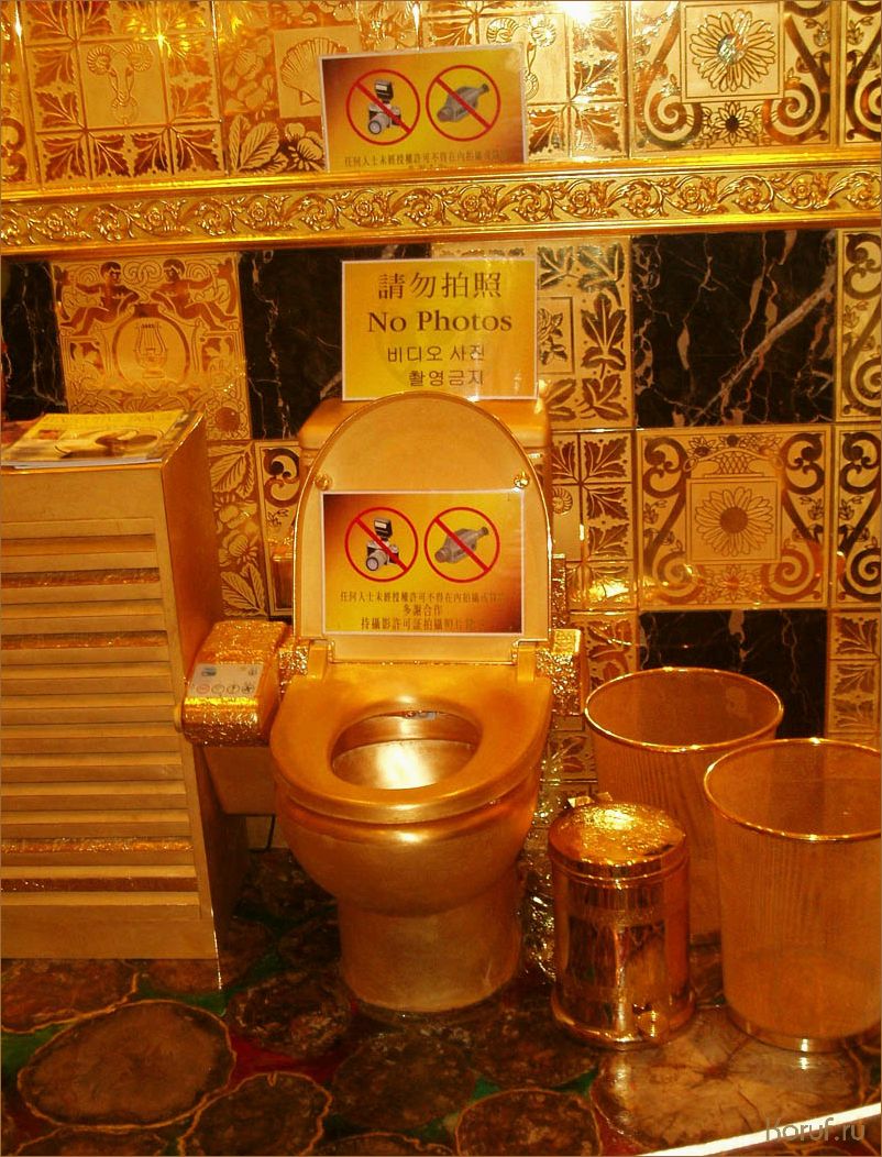 Изысканный дизайн туалета в золоте: идеи и советы для создания роскошной атмосферы в ванной комнате