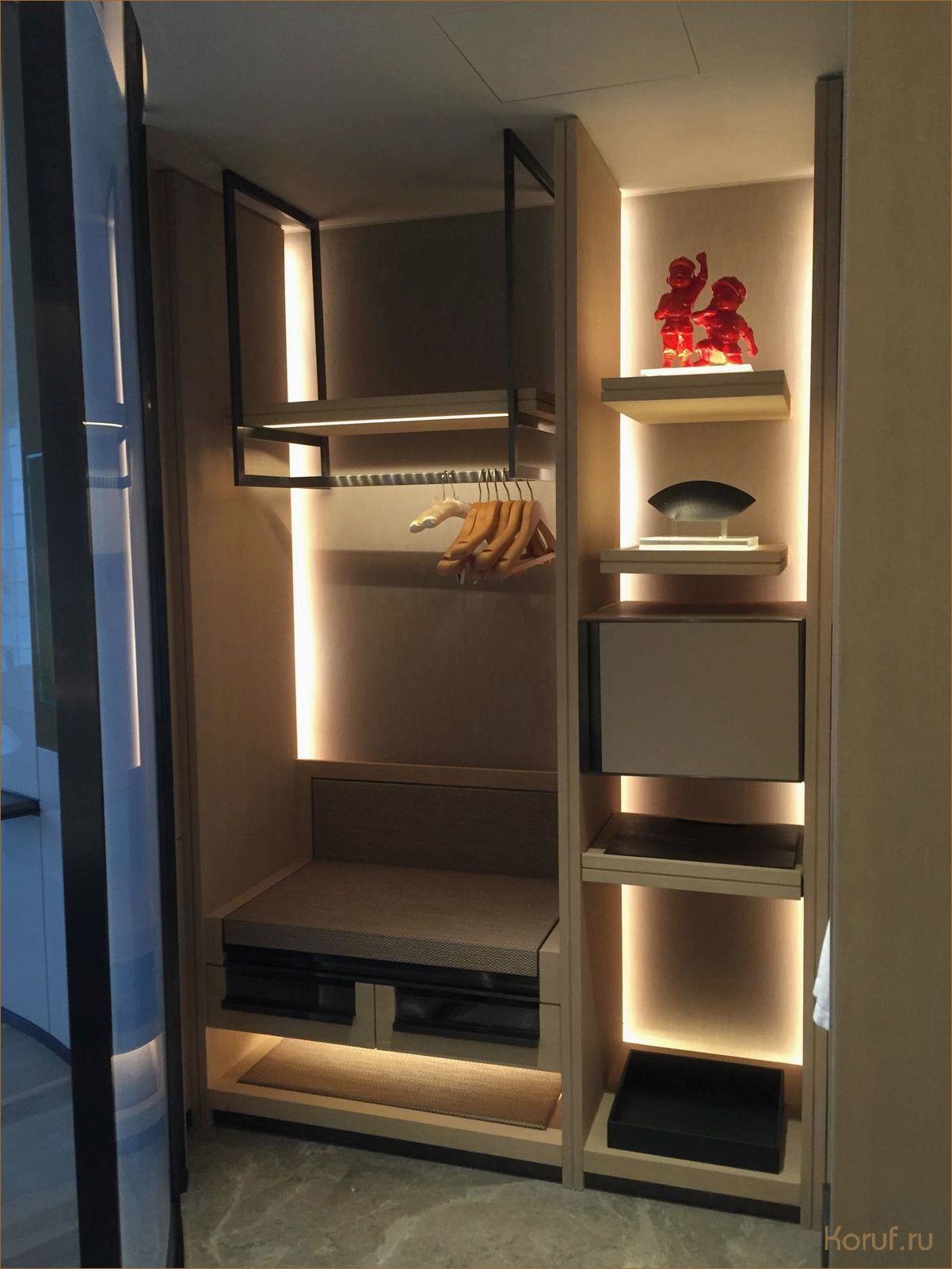 Гардеробная мебель: дизайн на службе удобства и эстетики