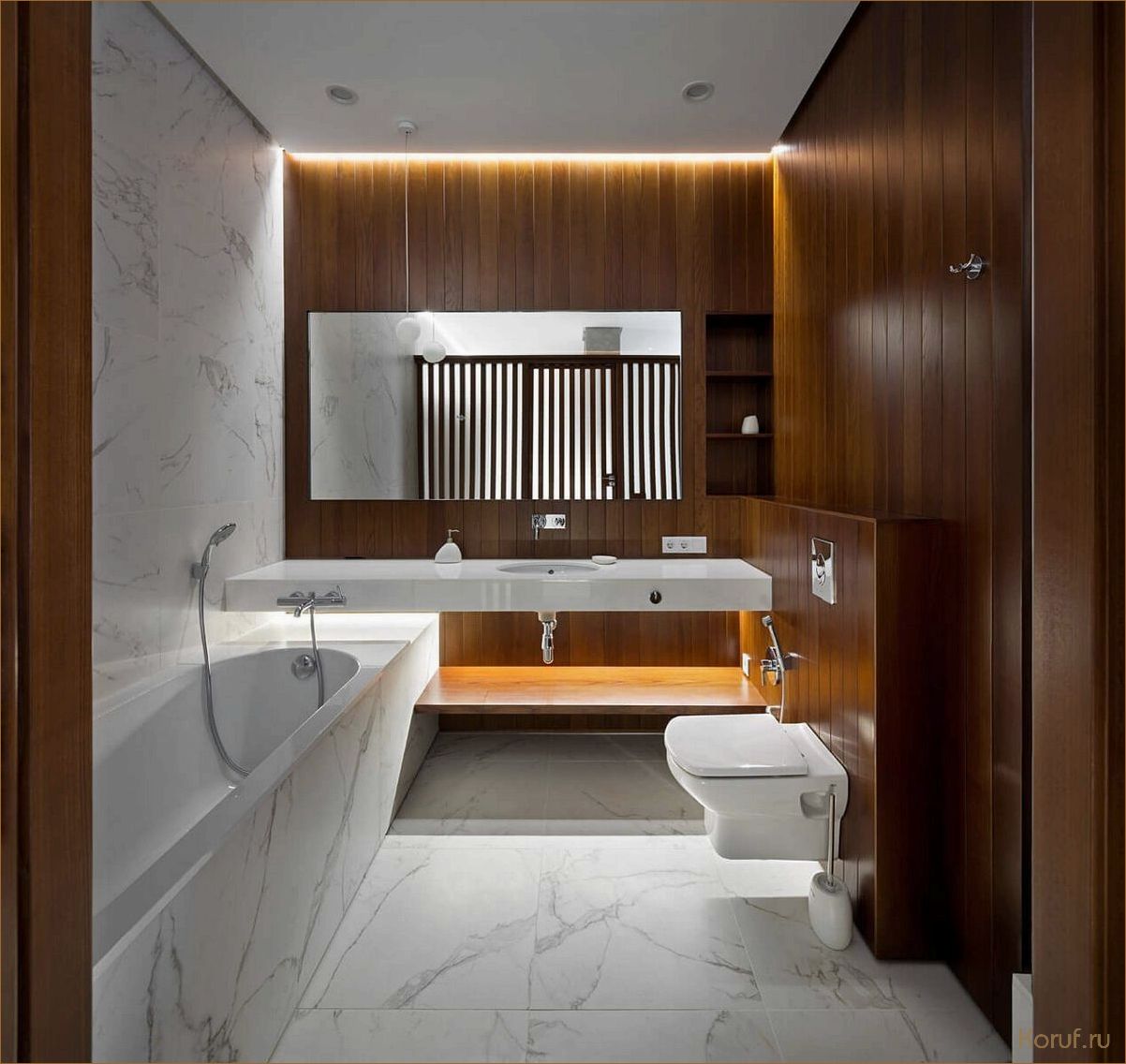 Как создать уют и элегантность в ванной с помощью душевой системы с мрамором и деревом: советы по дизайну и установке.