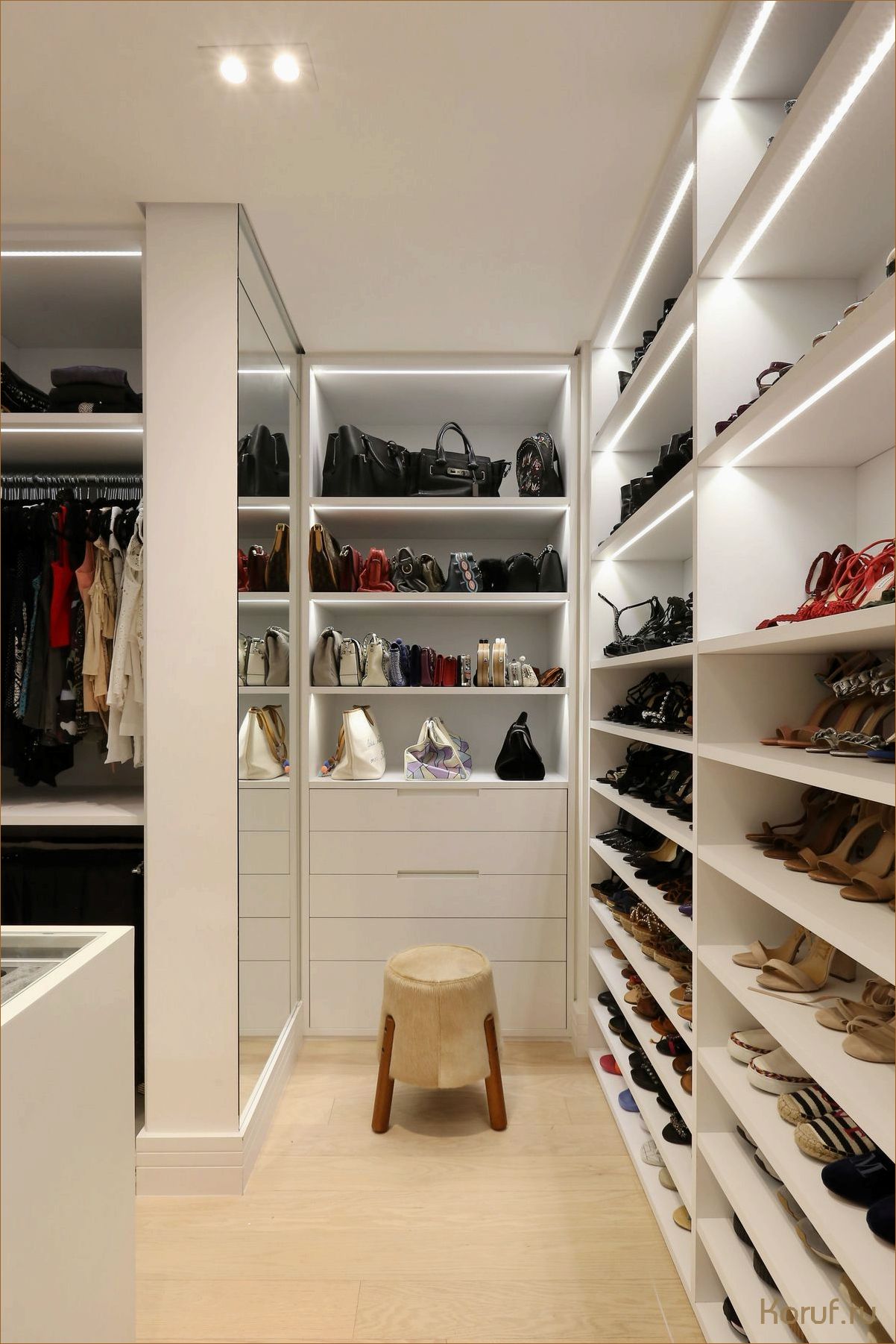 (дизайн гардеробные, дизайн гардеробной, дизайны гардеробной) Уникальный дизайн квартиры: объединение гардеробной и гостиной в стильное пространство