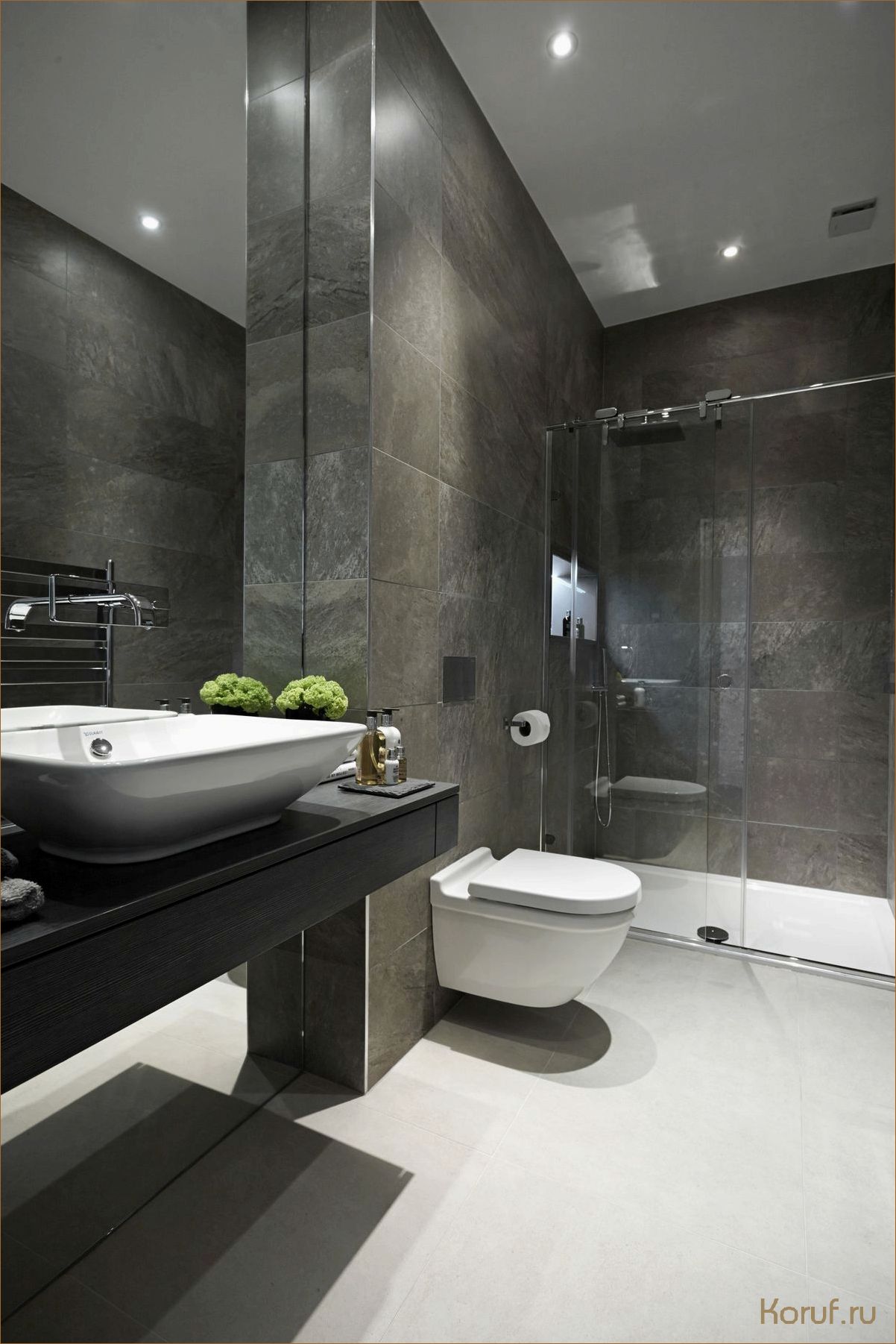 Серые тона, стильный дизайн: идеи для создания элегантной душевой комнаты.