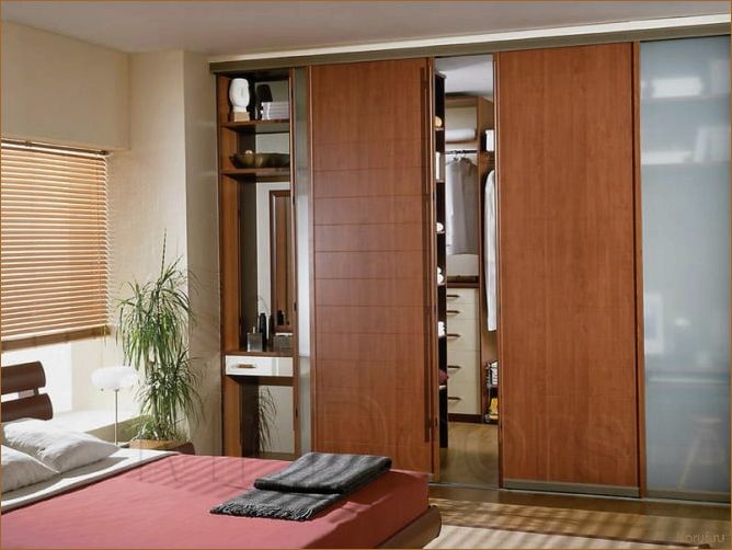 Современный стиль и практичность: дизайн квадратной гардеробной комнаты